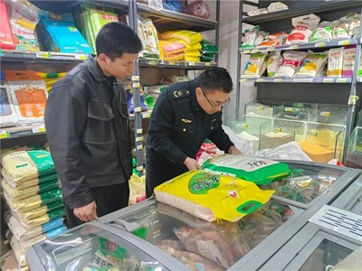 东至县香隅市场监管所开展3·15假香米问题专项排查暨大米生产经营专项整治